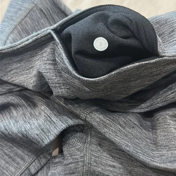 Lululemon Women's High Rise Groove Flare Leggings NWT size 2 - Picture 3 of 3